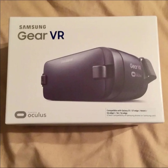 Samsung Gear VR SM-R323 + Oculus card 🎉HOST PICK 🎉 - Picture 3 of 6